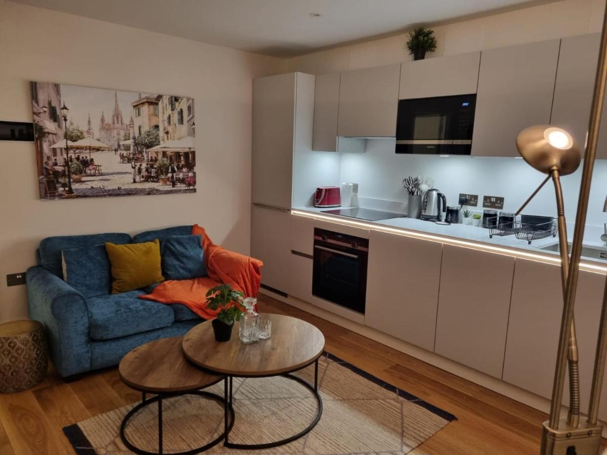 Ritual Stays: Stylish Centre Flat With Workspace Apartment St Albans