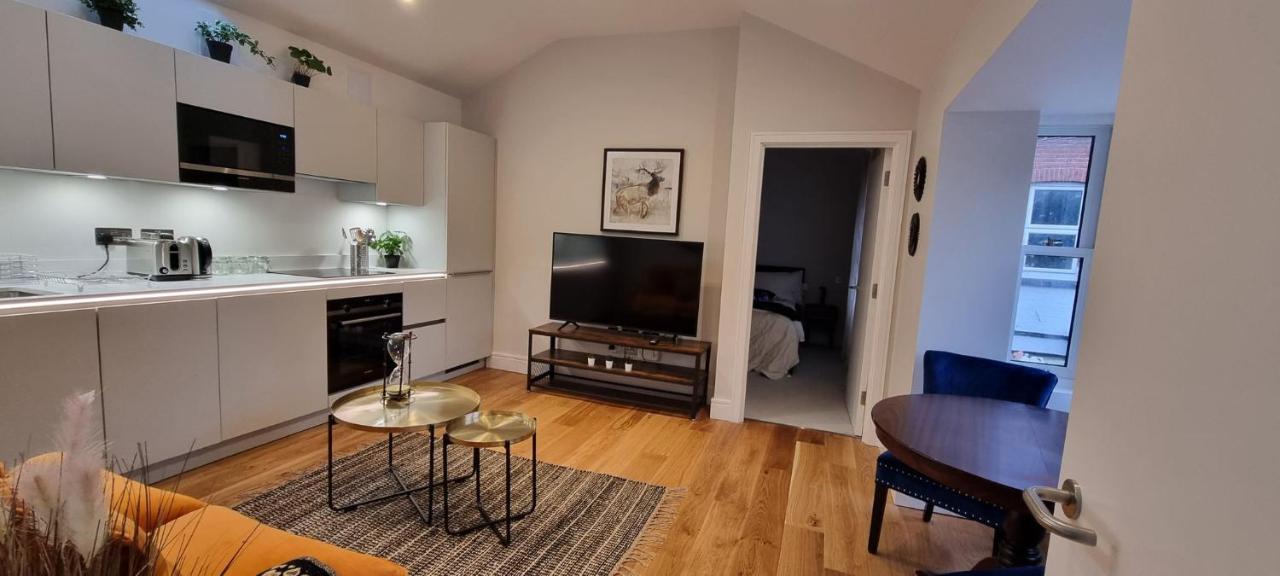 Apartment Ritual Stays: Stylish Centre Flat With Workspace St Albans