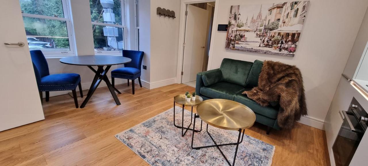 Ritual Stays: Stylish Centre Flat With Workspace Apartment *
