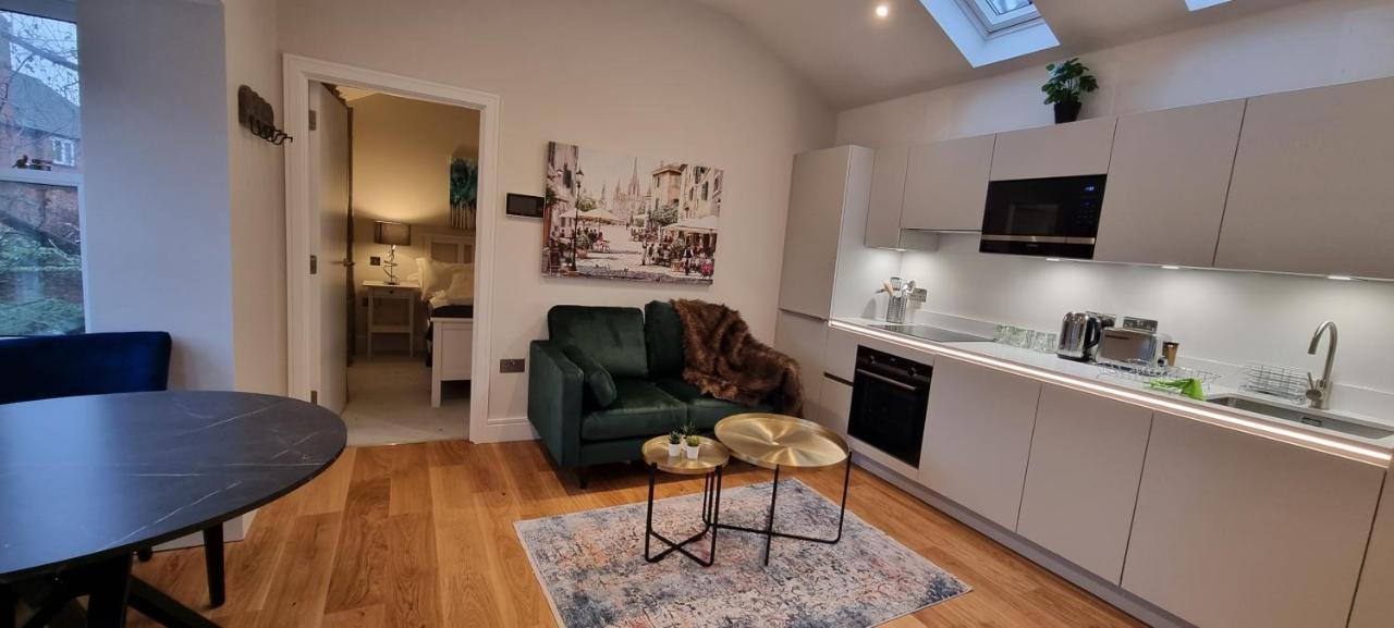 Ritual Stays: Stylish Centre Flat With Workspace *