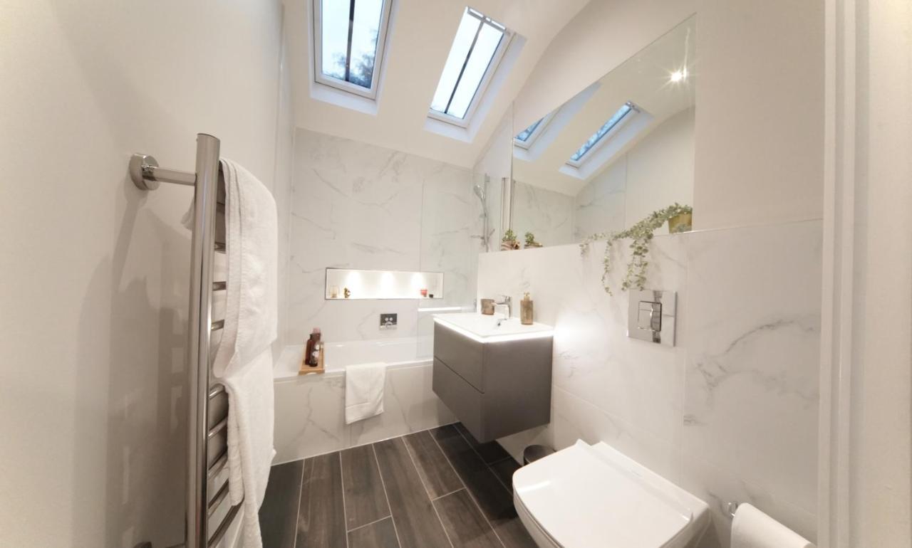Ritual Stays: Stylish Centre Flat With Workspace Apartment *