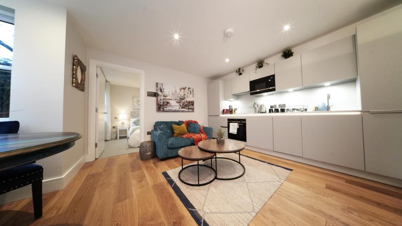 Ritual Stays: Stylish Centre Flat With Workspace Apartment *