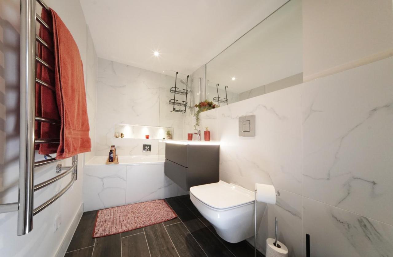 Ritual Stays: Stylish Centre Flat With Workspace Apartment *